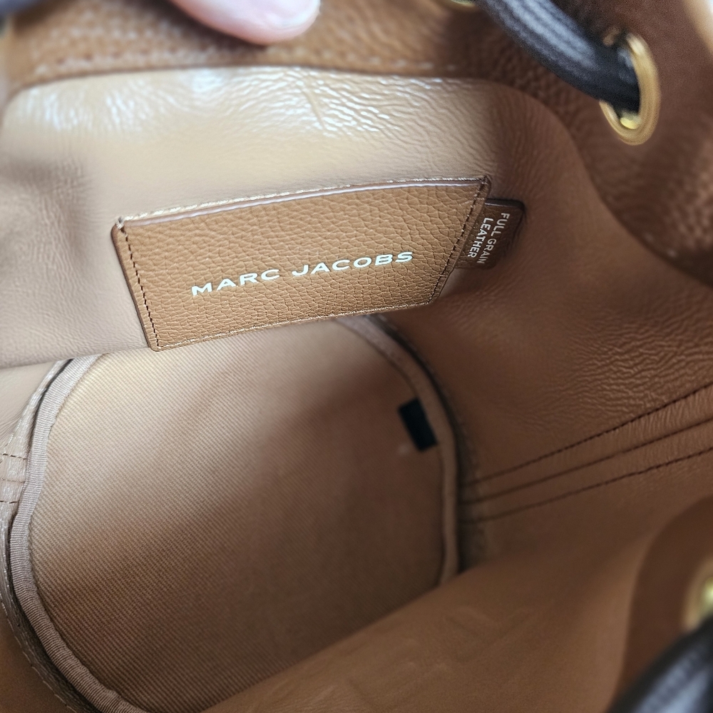 Marc Jacobs small bucket bag. - Picture 3 of 7